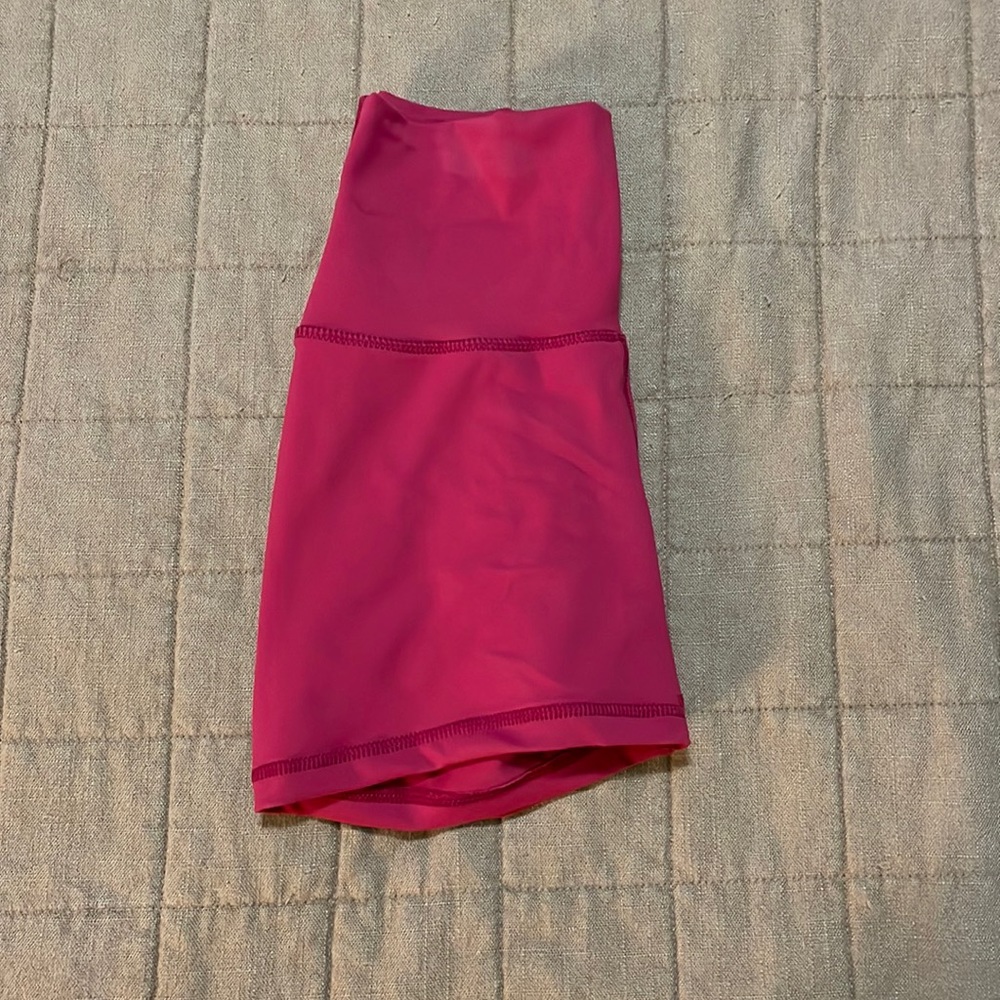 ECHT CRIMSON SCRUNCH SHORTS